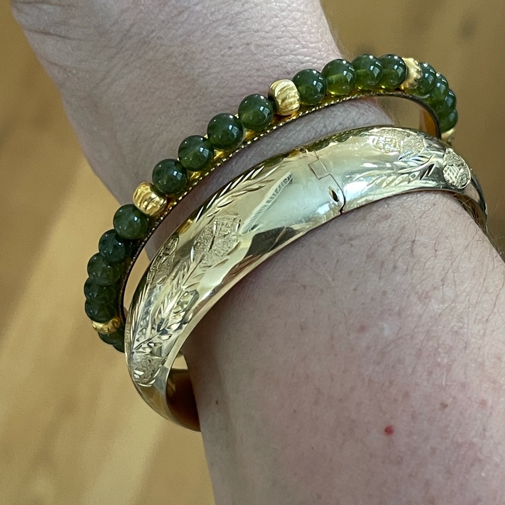 Spinach green jade gold tone bangle bracelet - Picture 3 of 6
